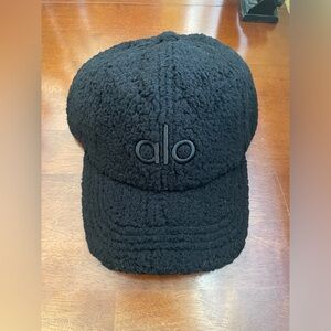 Alo Yoga Micro-Sherpa Off-Duty Cap
